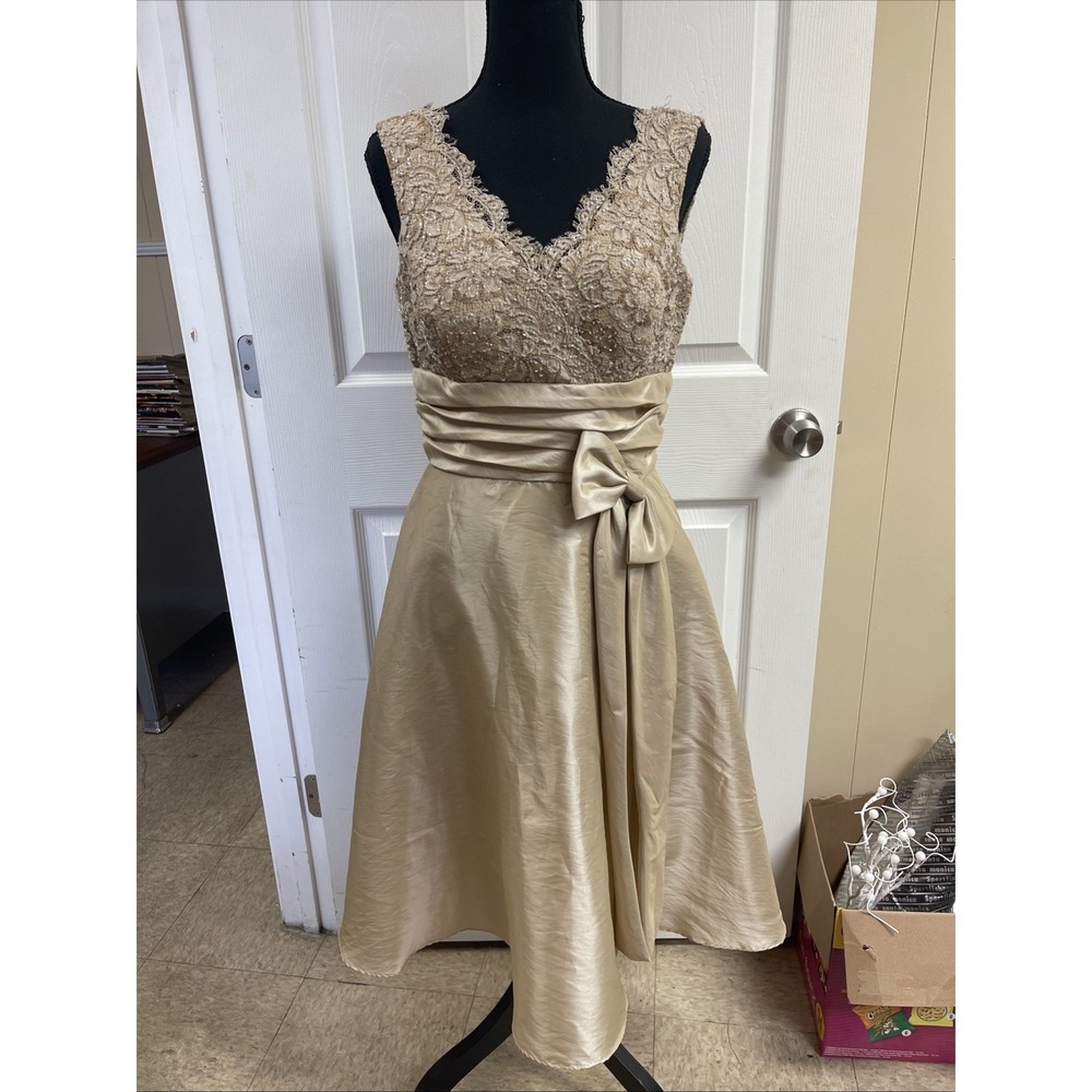 WOMEN'S *BOUTIQUE* BRAND GOLD FORMAL DANCE DRESS ~ 6 With Full Skirt For Swing